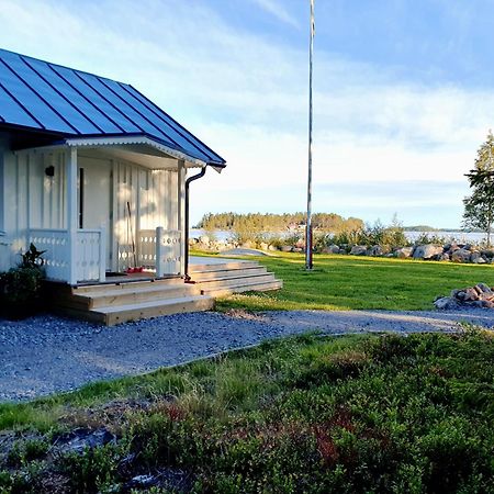 Stuga Med Havsutsikt Robertsfors Exterior photo