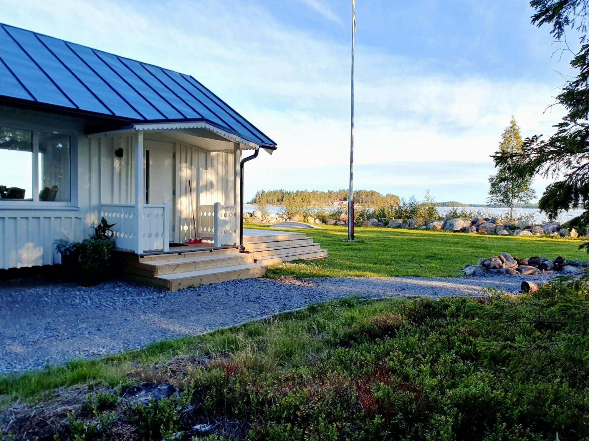 Stuga Med Havsutsikt Robertsfors Exterior photo