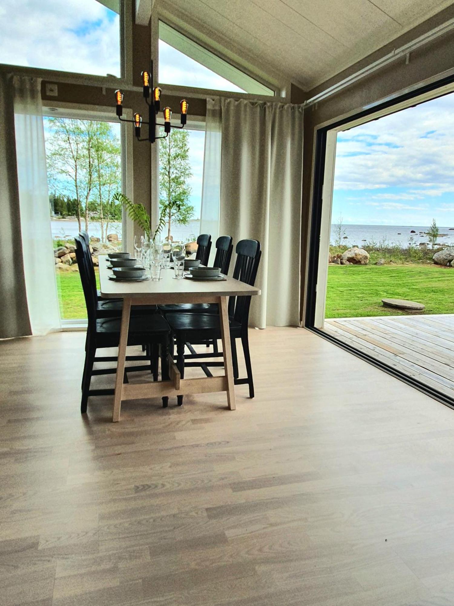 Stuga Med Havsutsikt Robertsfors Exterior photo