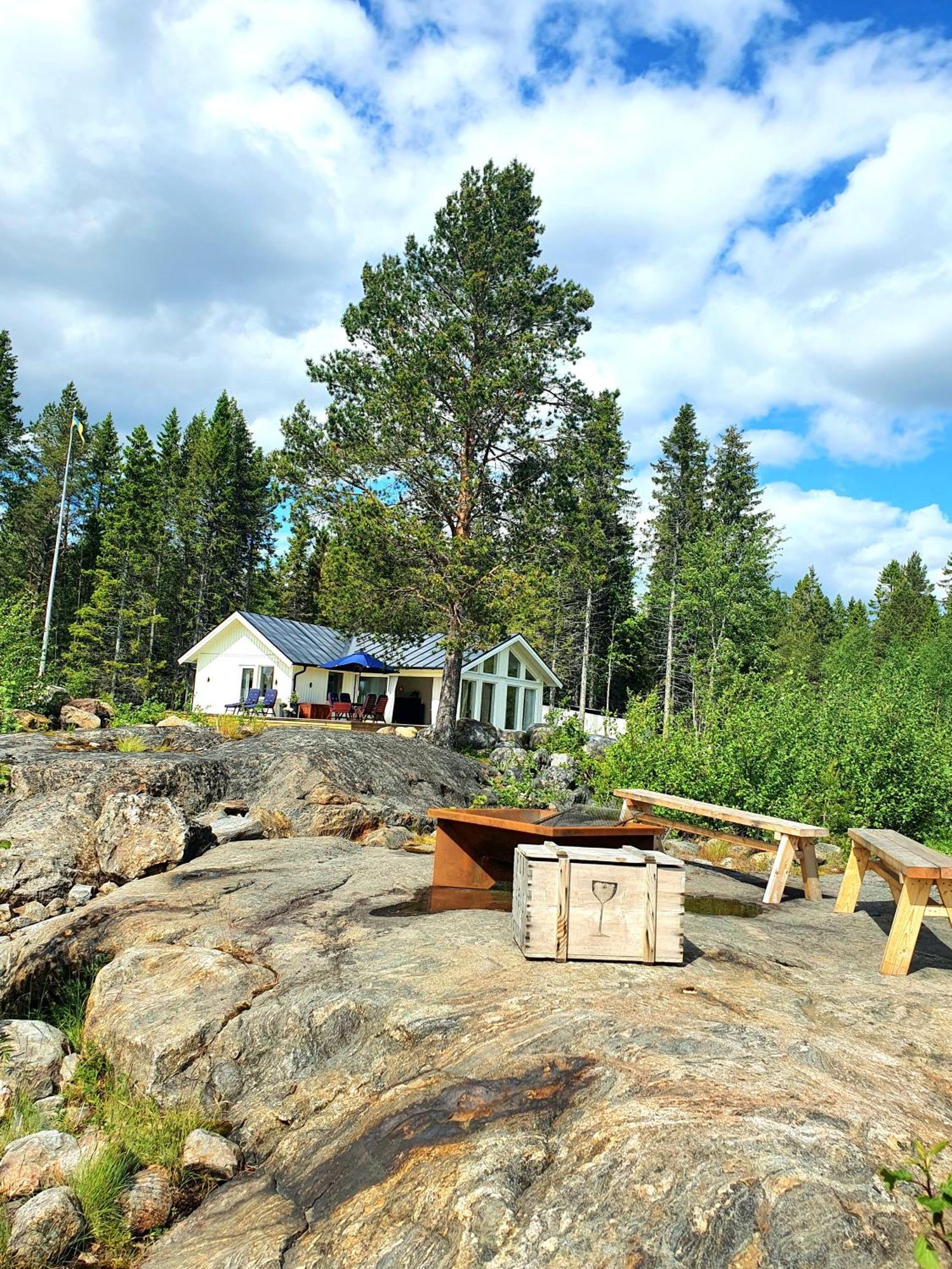 Stuga Med Havsutsikt Robertsfors Exterior photo